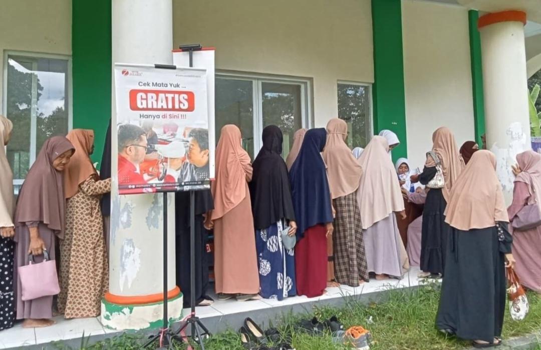 Warga Kedungarum Ikuti Layanan Kesehatan Gratis DT Peduli Bersama Markaz Quran Al Multazam 