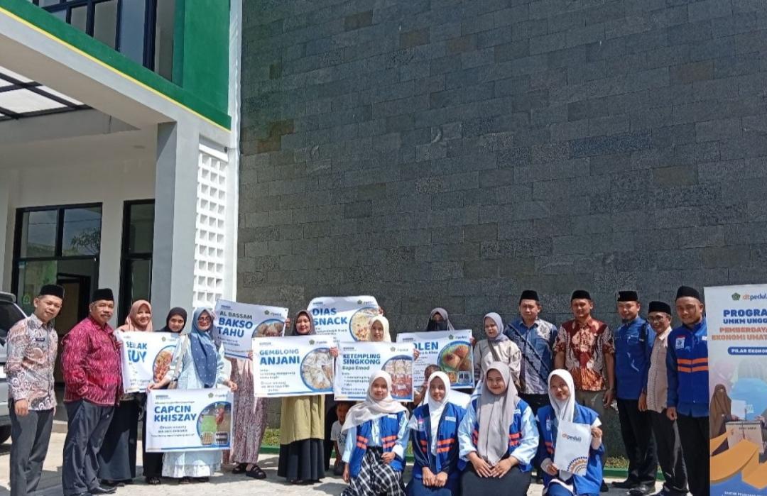 DT Peduli Kuningan dan KUA Cigugur Dorong Peningkatan Ekonomi Masyarakat dengan Pembinaan dan Bantuan Modal 