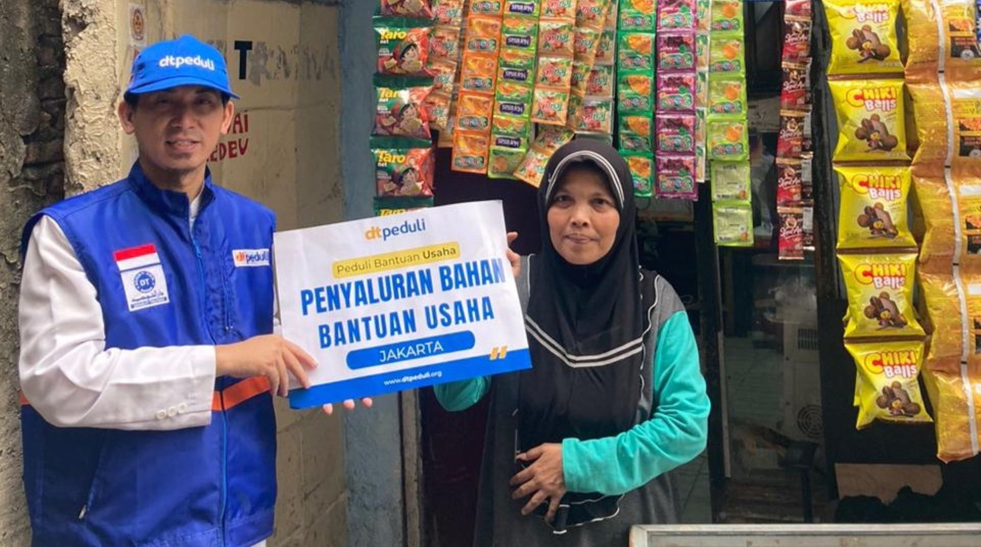 DT Peduli Salurkan Bantuan Bahan Usaha untuk Masyarakat Pasar Minggu 