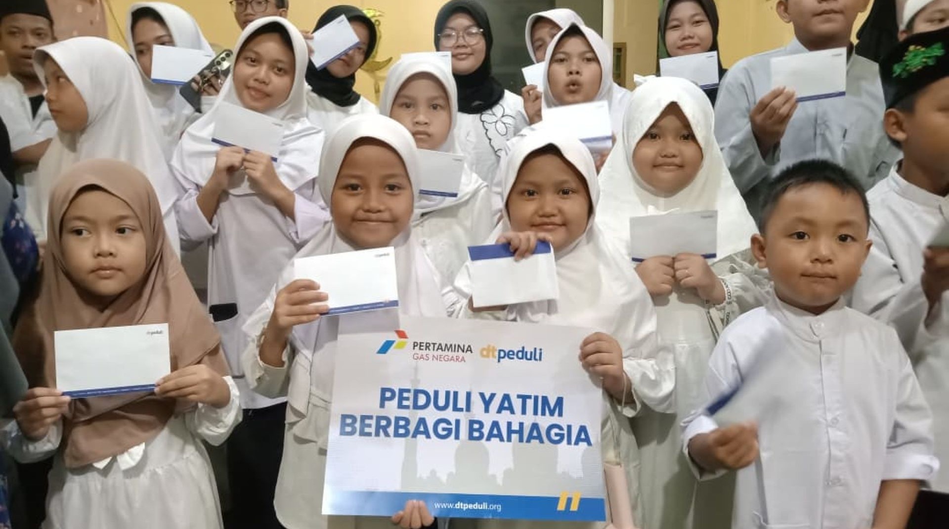 Peduli Yatim, DT Peduli Bersama Pertamina Gas Negara Berbagi Bahagia untuk Yatim di Pasar Minggu 