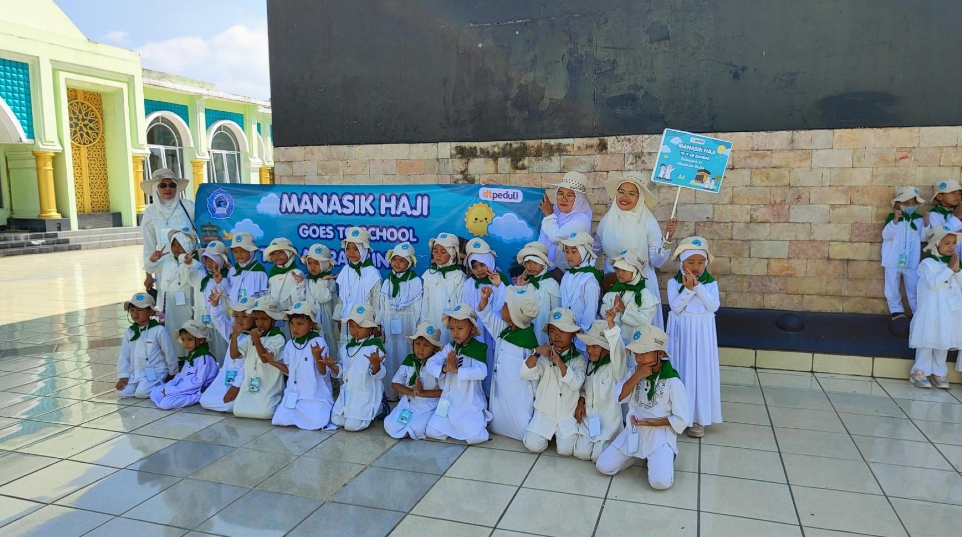 Belajar Rukun Islam dengan Ceria, DT Peduli Malang Gelar Manasik Haji Bersama Ratusan Siswa di Islamic Center 