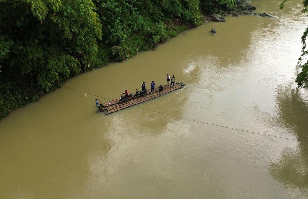 Menyusuri Jalan Sunyi Menuju Kampung Ciambon 