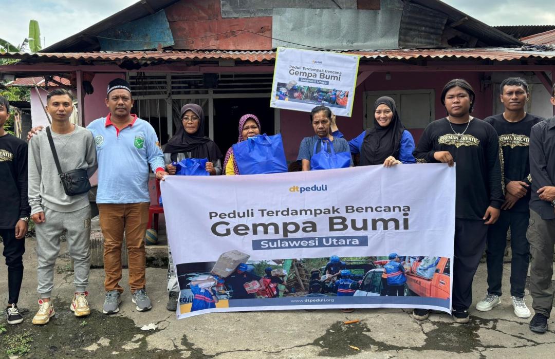 Sentuhan Bahagia di Balik Reruntuhan, DT Peduli Sulsel Salurkan Ratusan Paket Sembako untuk Korban Gempa Bitung