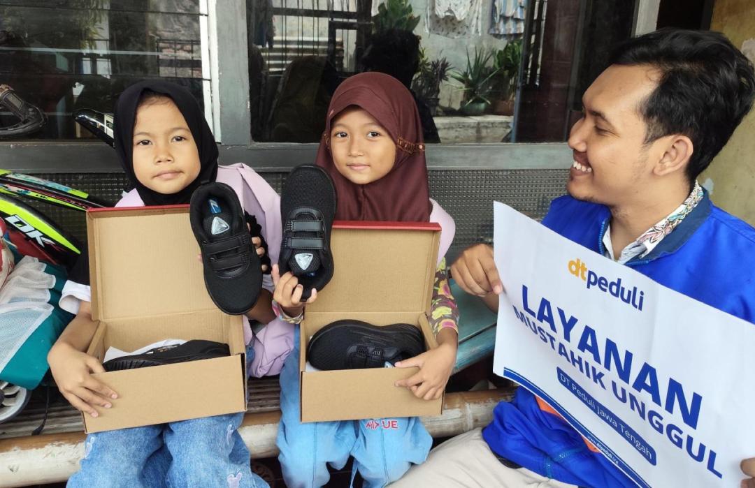 Ringankan Beban Keluarga Penyintas Stroke, DT Peduli Jateng Salurkan Bantuan Pendidikan 