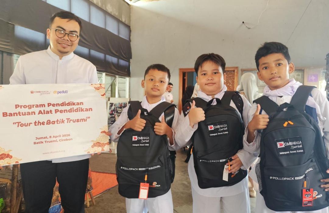 CIMB Niaga Syariah Cirebon Bersama DT Peduli Salurkan Bantuan Pendidikan untuk Pelajar SD 
