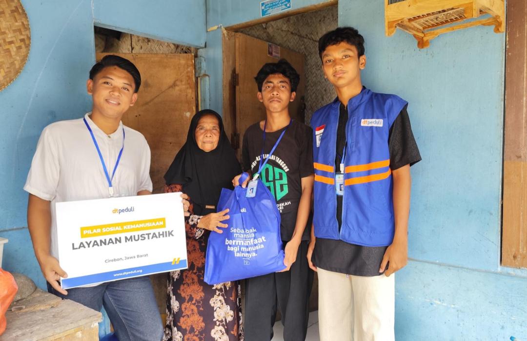 DT Peduli Cirebon Bersama Komunitas GS2 Salurkan Bantuan Sembako untuk Masyarakat Jompo dan Dhuafa 