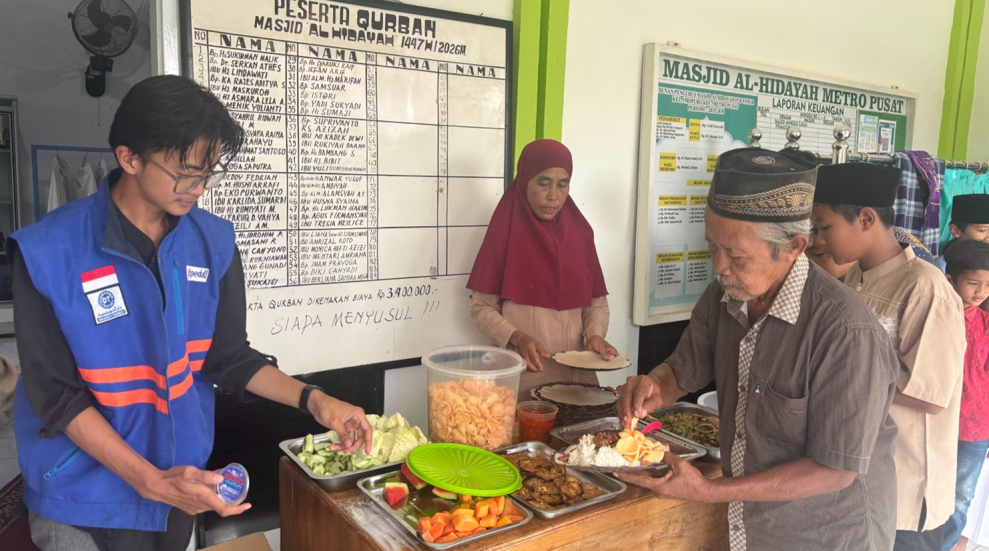 Laksanakan Program Jumat Berkah, DT Peduli Metro Sediakan Makan Gratis untuk Jamaah Masjid Al Hidayah