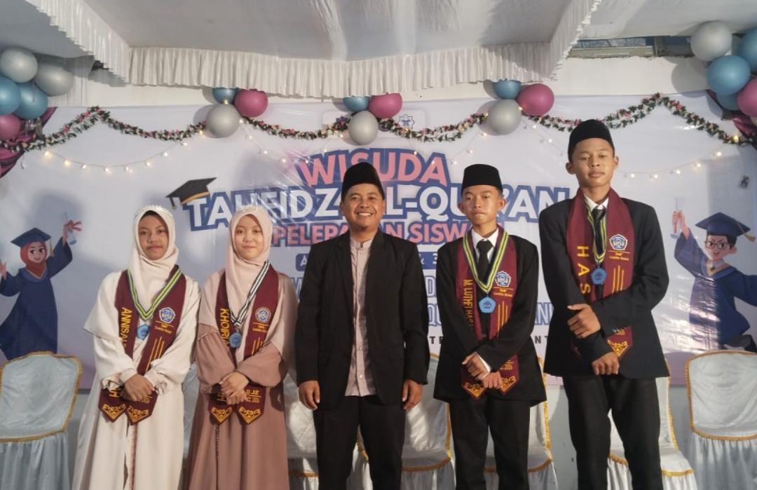 Membanggakan! Santri RTQ Binaan DT Peduli Metro Resmi Ikut Wisuda Tahfidz Qur’an