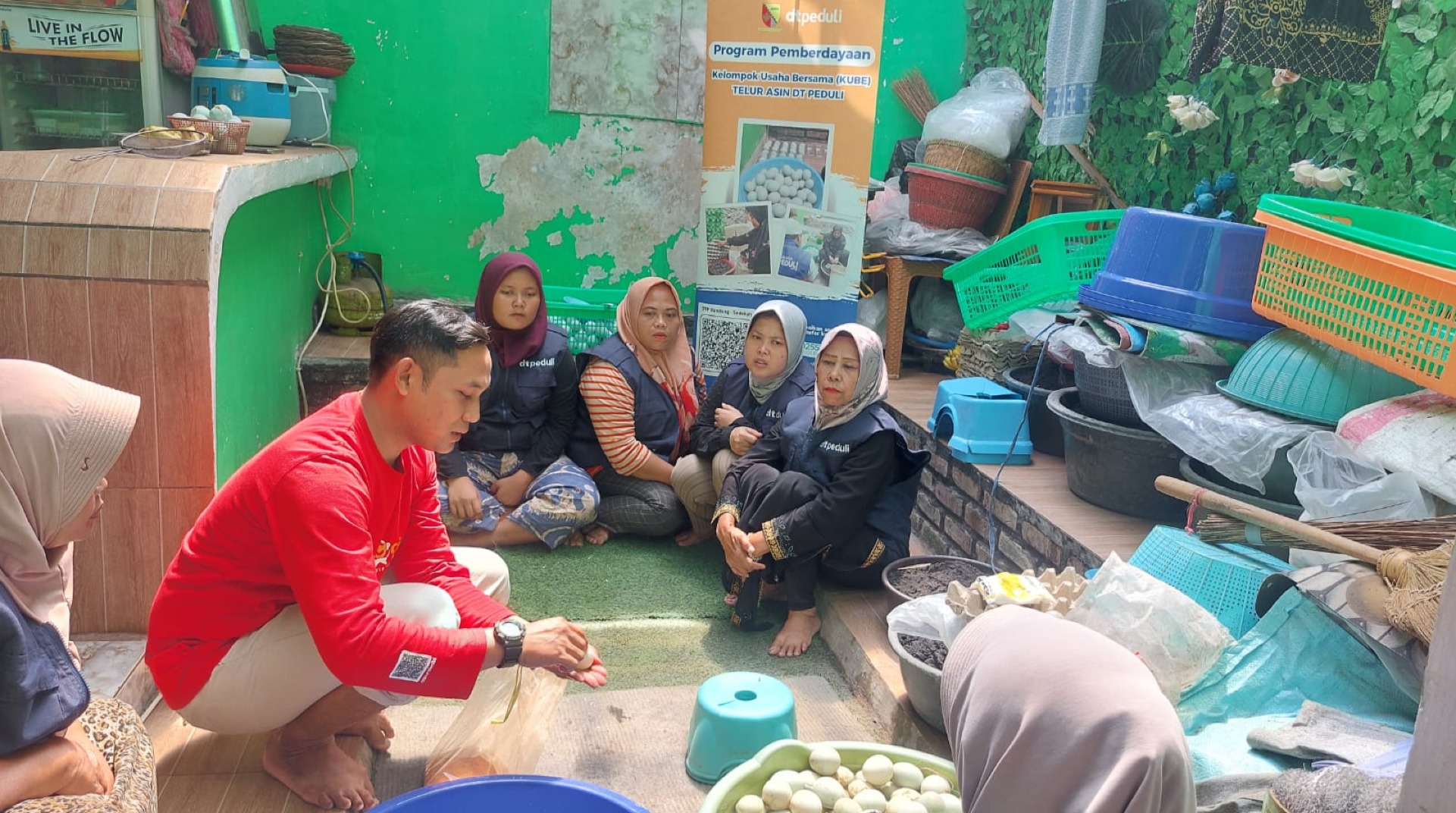 Pelatihan Pengolahan Telur Asin Kuatkan Kelompok Usaha Bersama (KUBE) Binaan DT Peduli Bandung 