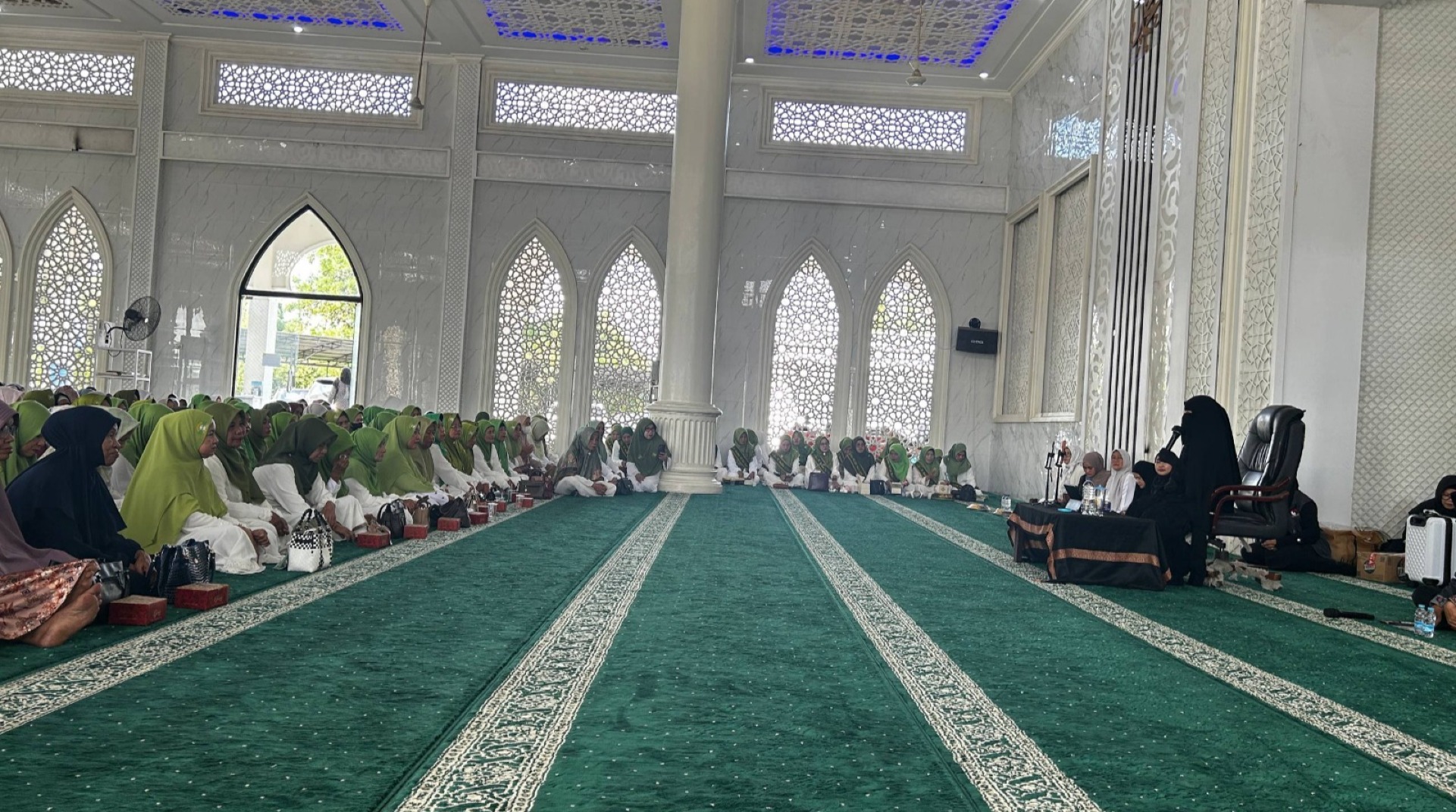 DT Peduli Sumbar Gelar Safari Dakwah Bersama Umi Pipik, Ratusan Jamaah BKMT Antusias Hadir 