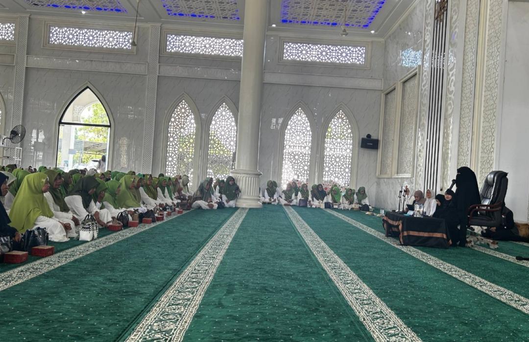 DT Peduli Sumbar Gelar Safari Dakwah Bersama Umi Pipik, Ratusan Jamaah BKMT Antusias Hadir 