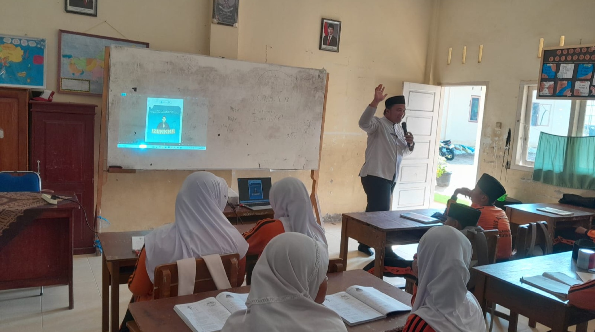 DT Peduli Sumbar Gelar Sosialisasi Penerimaan Santri Baru PDF DT Jambi ke Berbagai Sekolah 