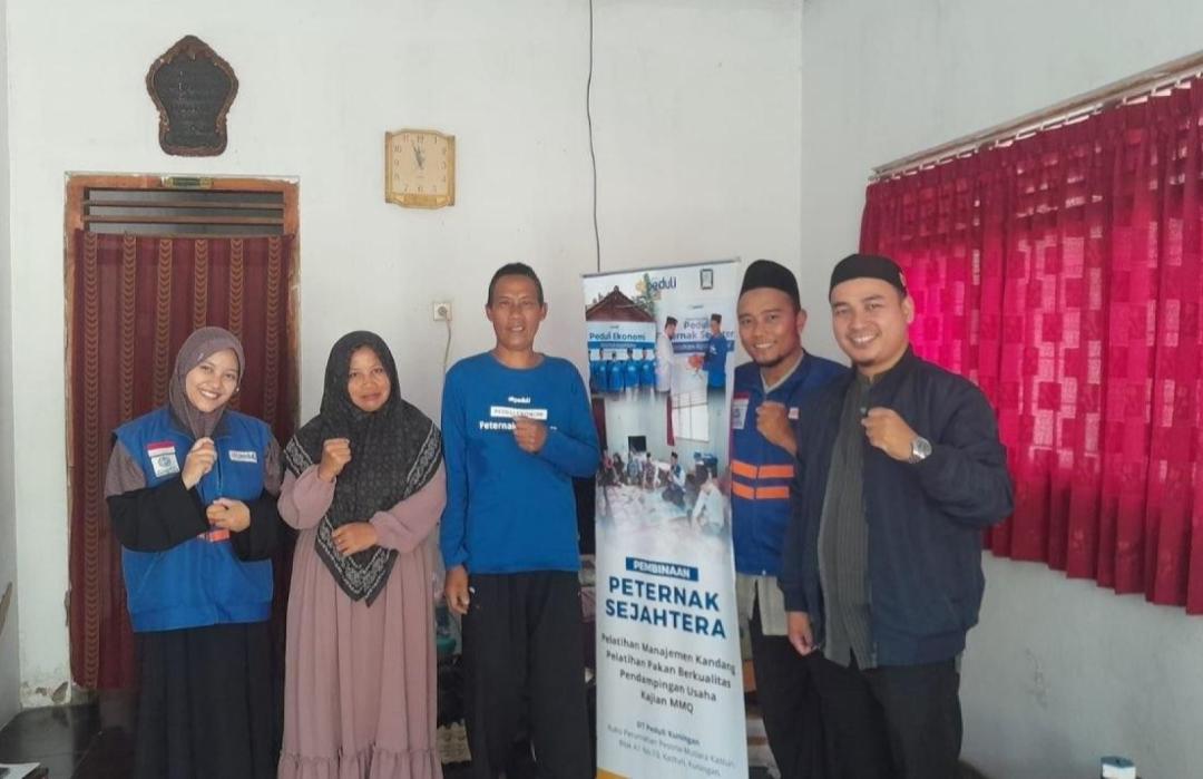 Semangat Tangguh Pasangan Suami Istri Peternak Ayam Petelur di Cidahu 