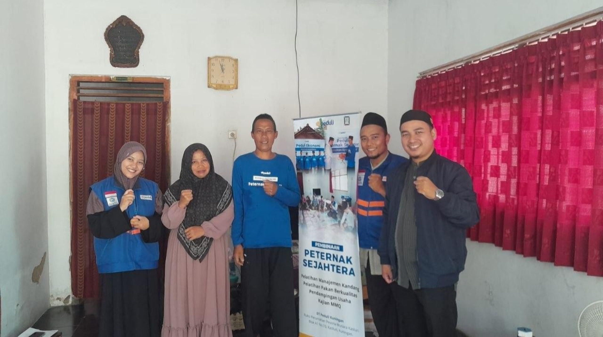 Semangat Tangguh Pasangan Suami Istri Peternak Ayam Petelur di Cidahu 