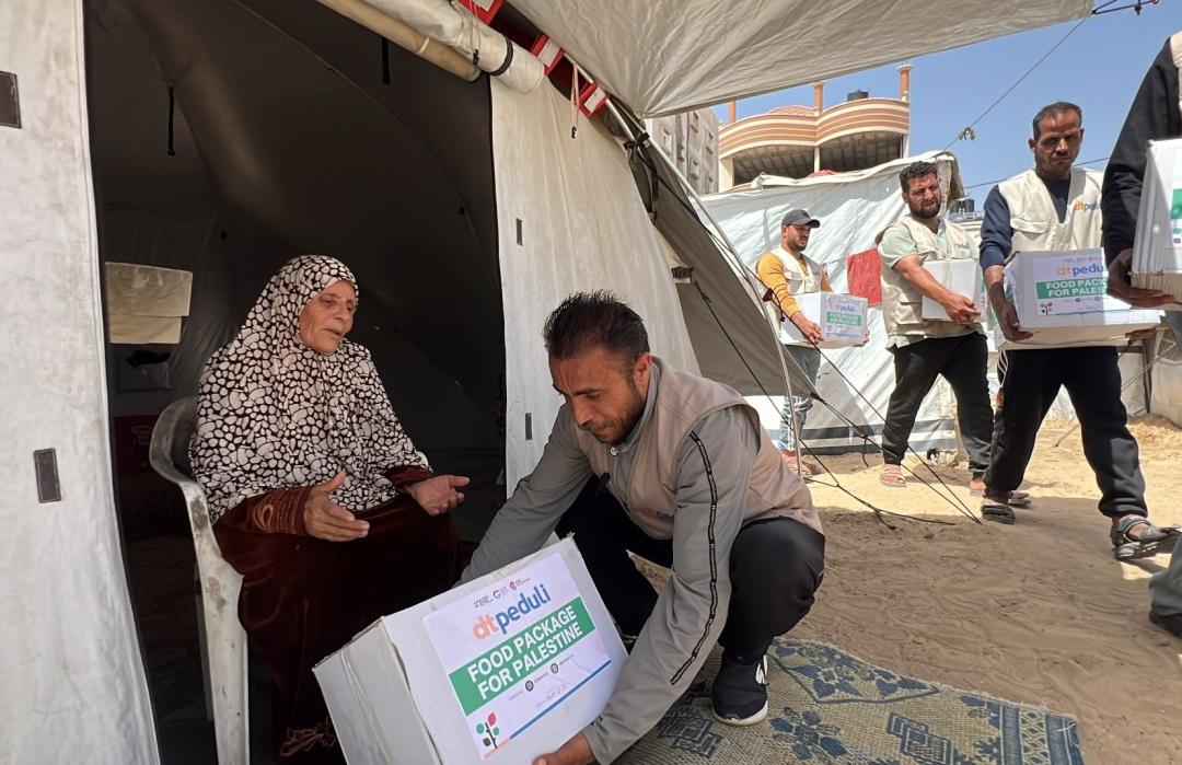 Bawa Harapan dan Kehidupan, DT Peduli Salurkan 2.000 Paket Pangan untuk Pengungsi di Jalur Gaza 