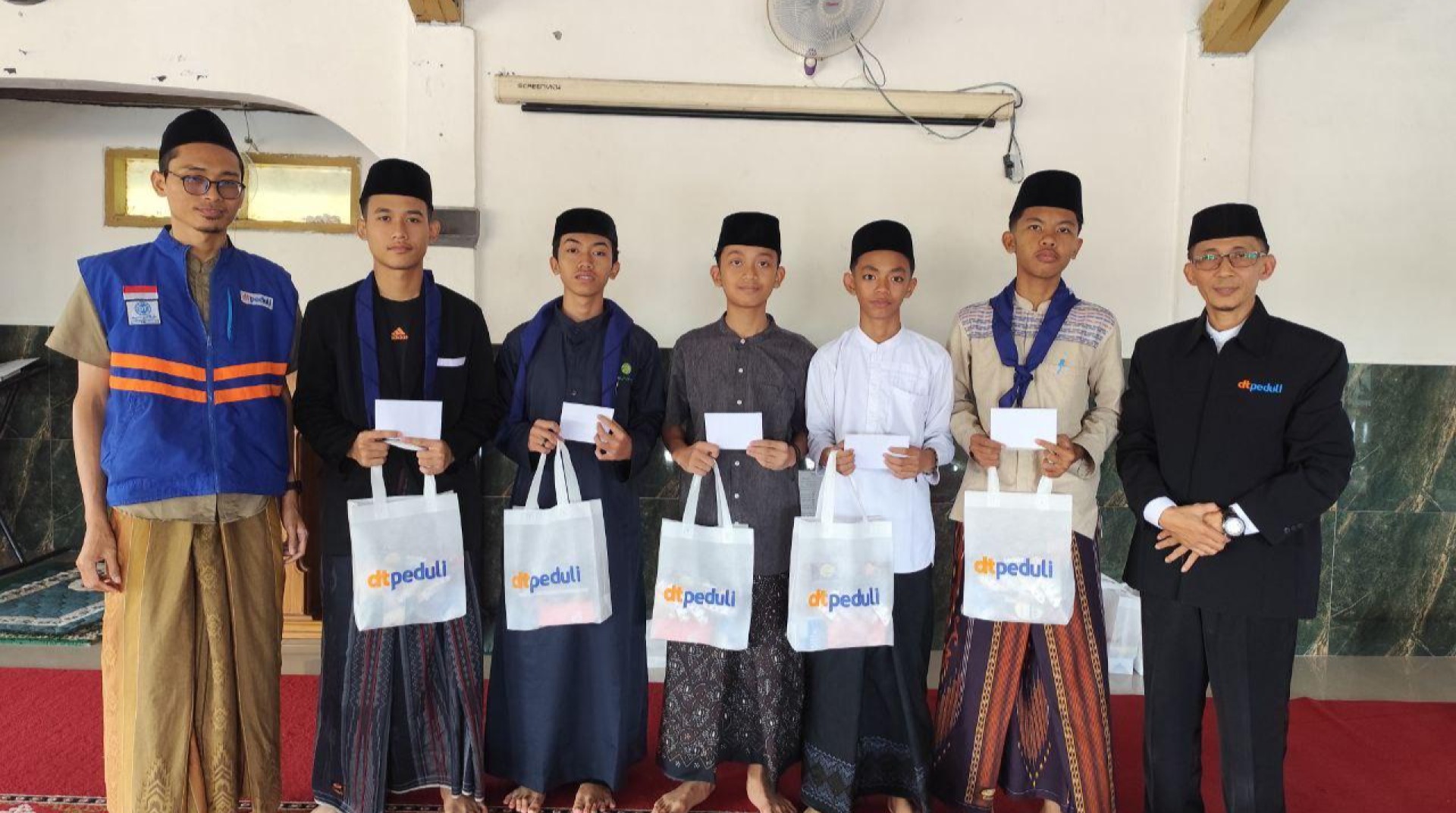 Santri Binaan DT Peduli Cirebon Selesaikan Ziyadah 30 Juz Al-Qur’an di Ponpes Al-Urwatul Wutsqo Indramayu