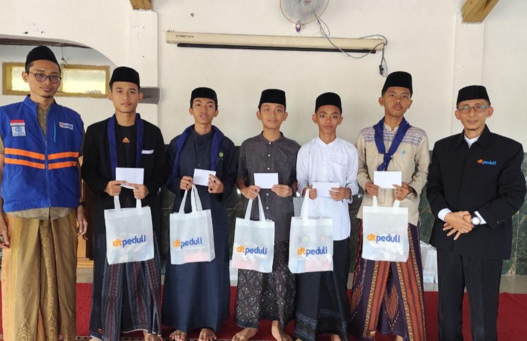 Santri Binaan DT Peduli Cirebon Selesaikan Ziyadah 30 Juz Al-Qur’an di Ponpes Al-Urwatul Wutsqo Indramayu