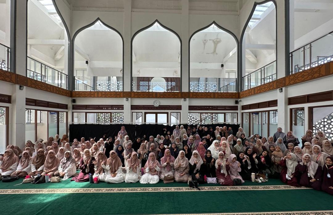 Belajar Tawakal di Tengah Ketidakpastian, SD GIS Prima Insani Bersama DT Peduli Garut Gelar Kajian Akbar FPOM 