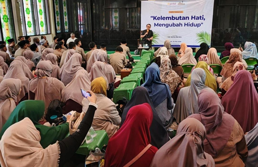 Hadirkan Ustadz Sonny Abi Kim, Masjid Baiturrahman Permata Arcadia Tapos Depok Bersama DT Peduli Gelar Kajian “Kelembutan Hati Mengubah Hidup” 