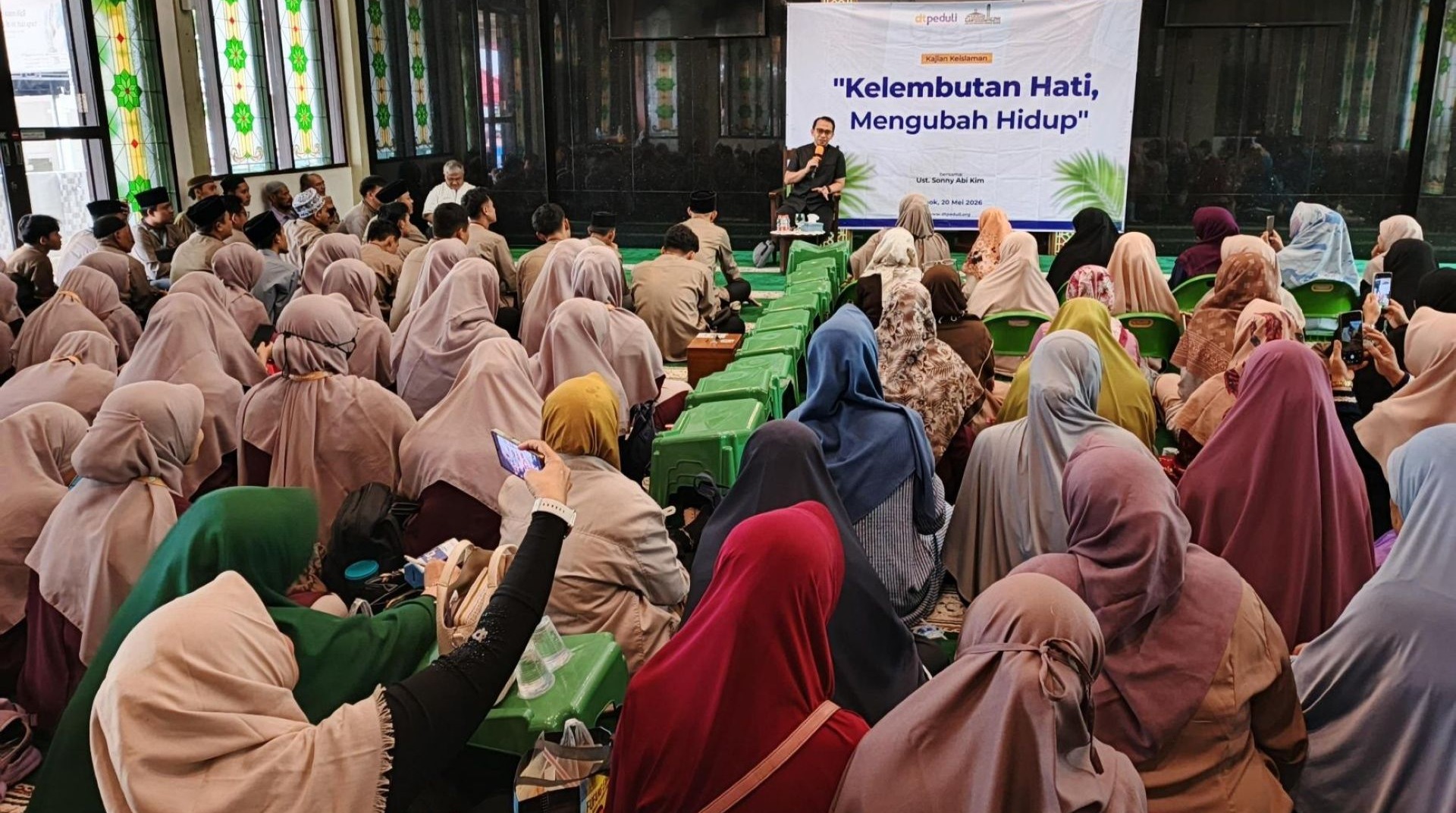 Hadirkan Ustadz Sonny Abi Kim, Masjid Baiturrahman Permata Arcadia Tapos Depok Bersama DT Peduli Gelar Kajian “Kelembutan Hati Mengubah Hidup” 