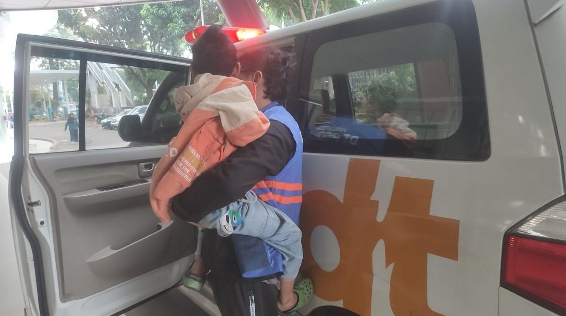 Langkah Peduli untuk Salwu, DT Peduli Cianjur Dampingi Perjalanan Pengobatan ke Jakarta 