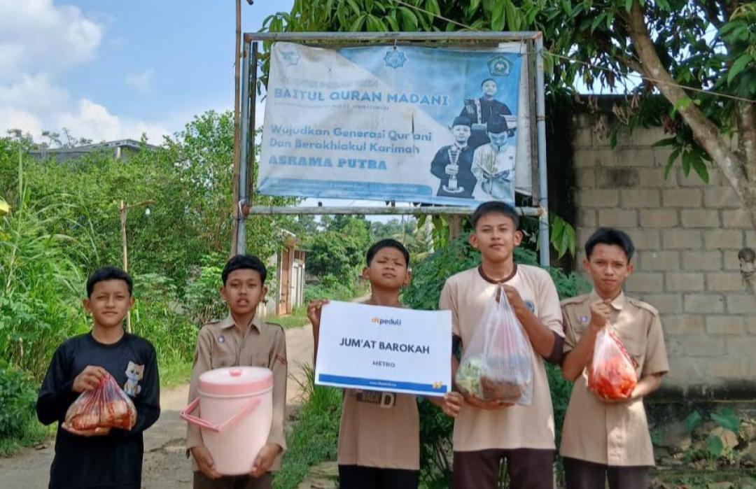 DT Peduli Metro Salurkan Paket Jumat Barokah untuk Santri Baitul Qur’an Madani
