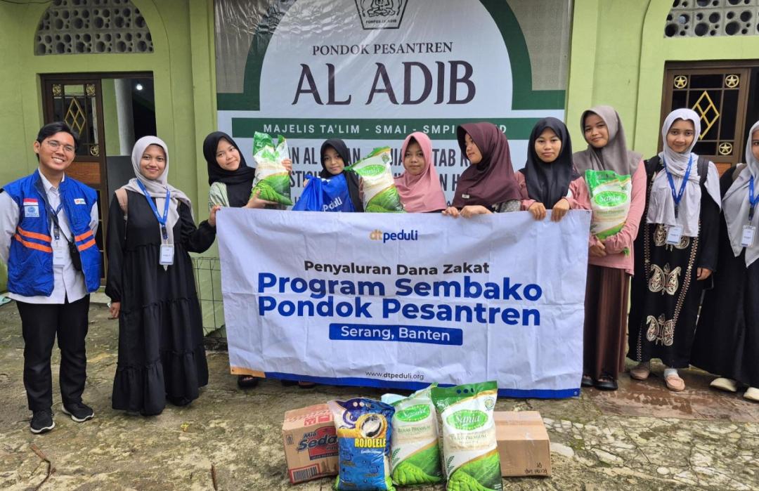 DT Peduli Serang Salurkan Program Sembako untuk Pesantren Al Adib di Kabupaten Pandeglang. 