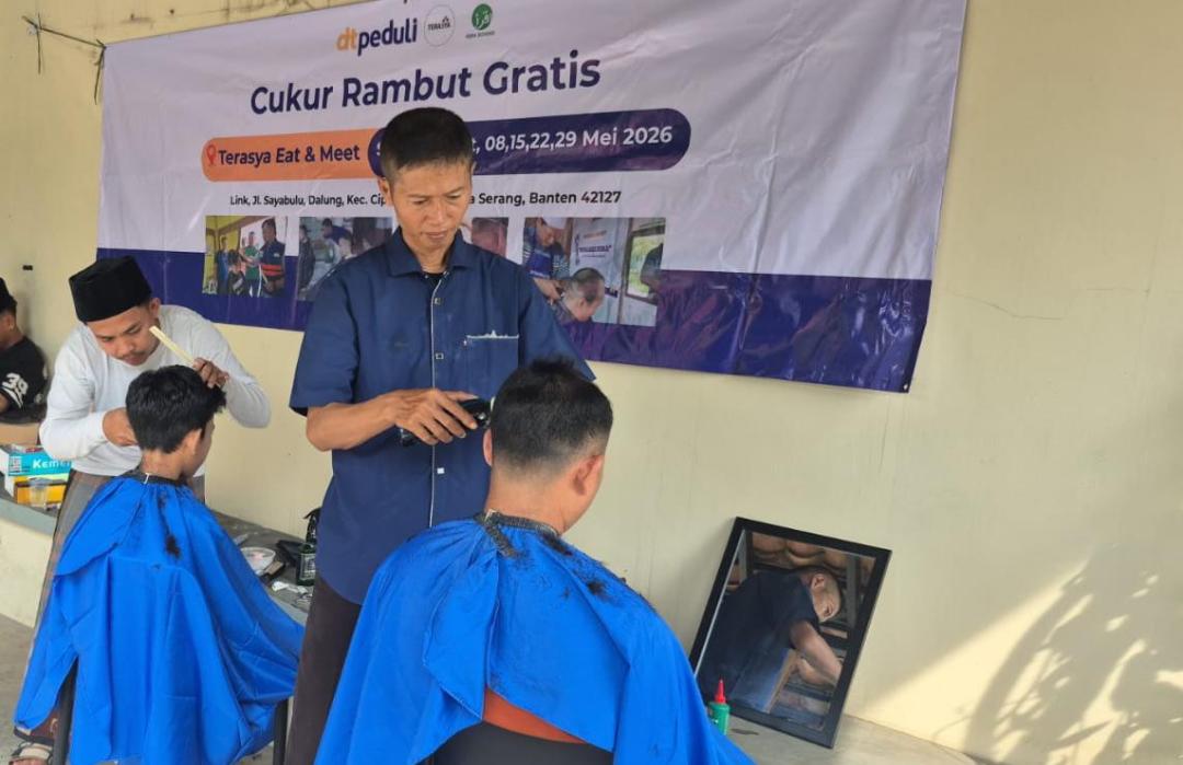 DT Peduli Serang Gelar Cukur Gratis bersama Terasya Eat and Meet di Kota Serang
