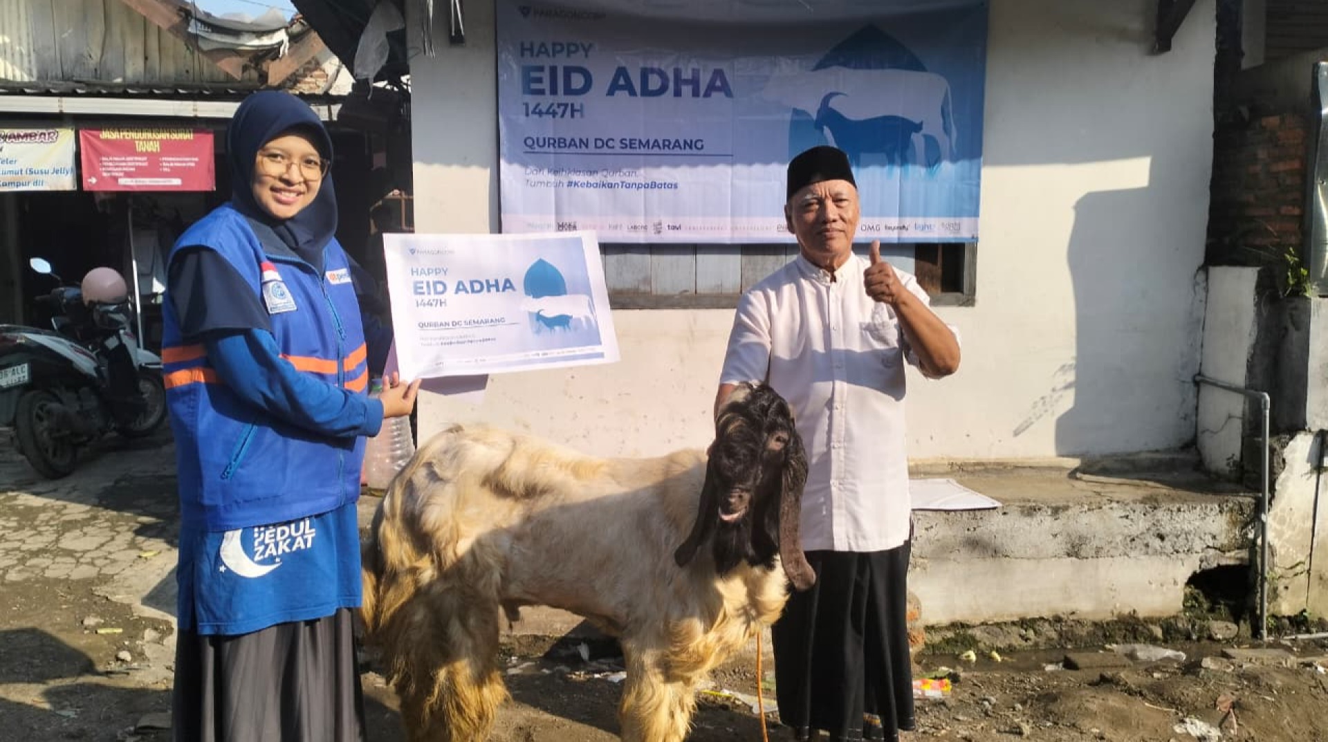 DT Peduli Jateng dan Paragon DC Semarang Salurkan Qurban untuk Warga Terdampak Banjir di Purwoyoso