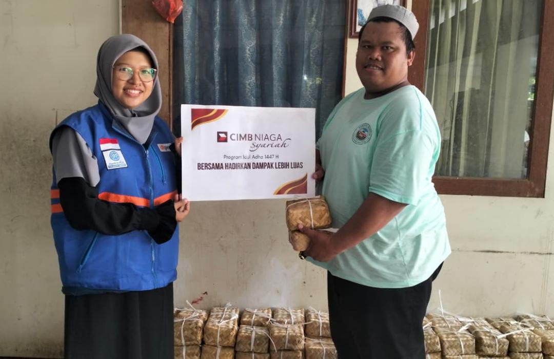 DT Peduli Jateng Sinergi dengan CIMB Niaga Syariah Salurkan Qurban untuk Warga Sekitar Masjid Raya Baiturrahman   