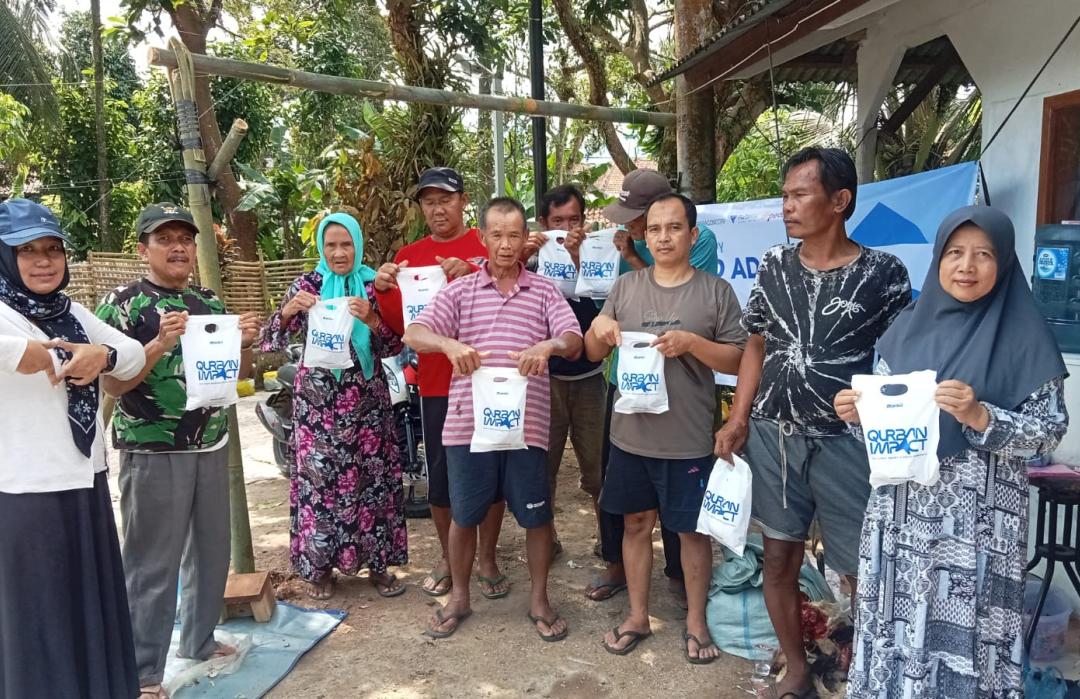 PT. Paragon Sinergi dengan DT Peduli Tasikmalaya Salurkan Hewan Qurban untuk Warga Ring 1 DC Sukamaju Kidul 