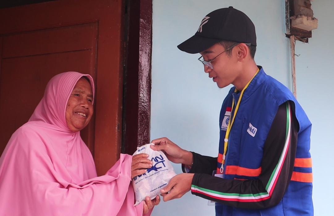 Hadirkan Kebahagiaan Qurban, DT Peduli Salurkan 65 Domba untuk Ratusan KK di Kertasari 