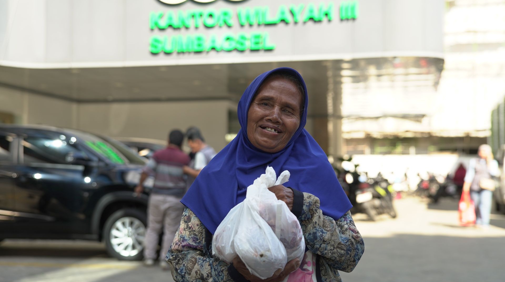 Tahun Ketiga Bersama DT Peduli, Qurban Pegadaian Sumbagsel Hadirkan Protein Hewani bagi Masyarakat 