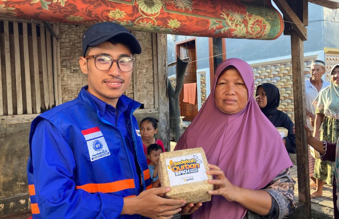 Menembus Lautan, DT Peduli NTB Bersama BPKH Salurkan Qurban ke Pulau Maringkik 