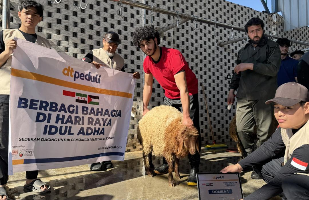 DT Peduli Salurkan Daging Qurban untuk Ratusan Keluarga Pengungsi di Suriah
