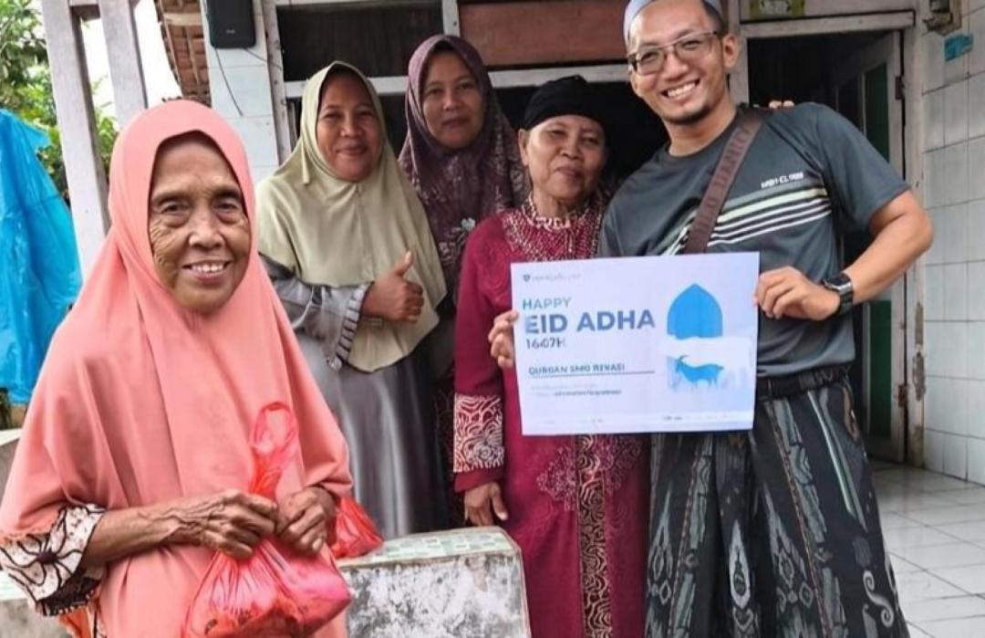 PT. Paragon DC Bekasi Sinergi dengan DT Peduli Bekasi Salurkan Hewan Qurban untuk Masyarakat Kampung Poncol