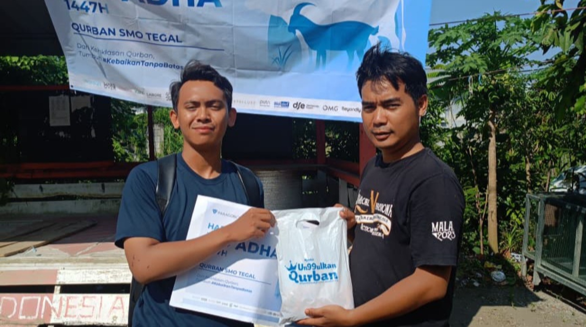 PT. Paragon Tegal dan DT Peduli Jateng Salurkan Hewan Qurban untuk Warga Ring 1 Perusahaan