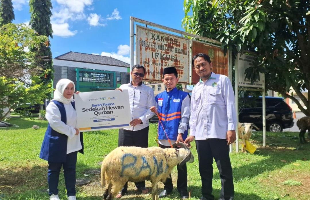 Bank Permata Syariah dan DT Peduli Tasikmalaya Gelar Serah Terima Hewan Qurban pada Kemenag Kabupaten Tasikmalaya 