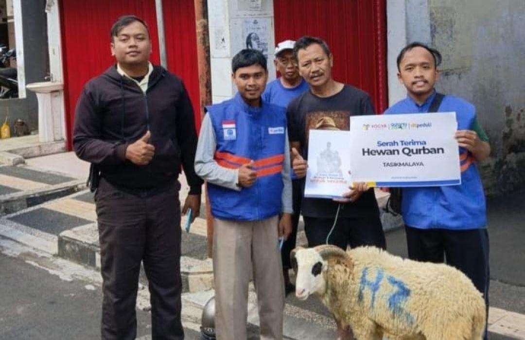 Yogya Group Tasikmalaya Salurkan Hewan Qurban untuk Warga Sekitar Perusahaan Melalui DT Peduli Tasikmalaya 