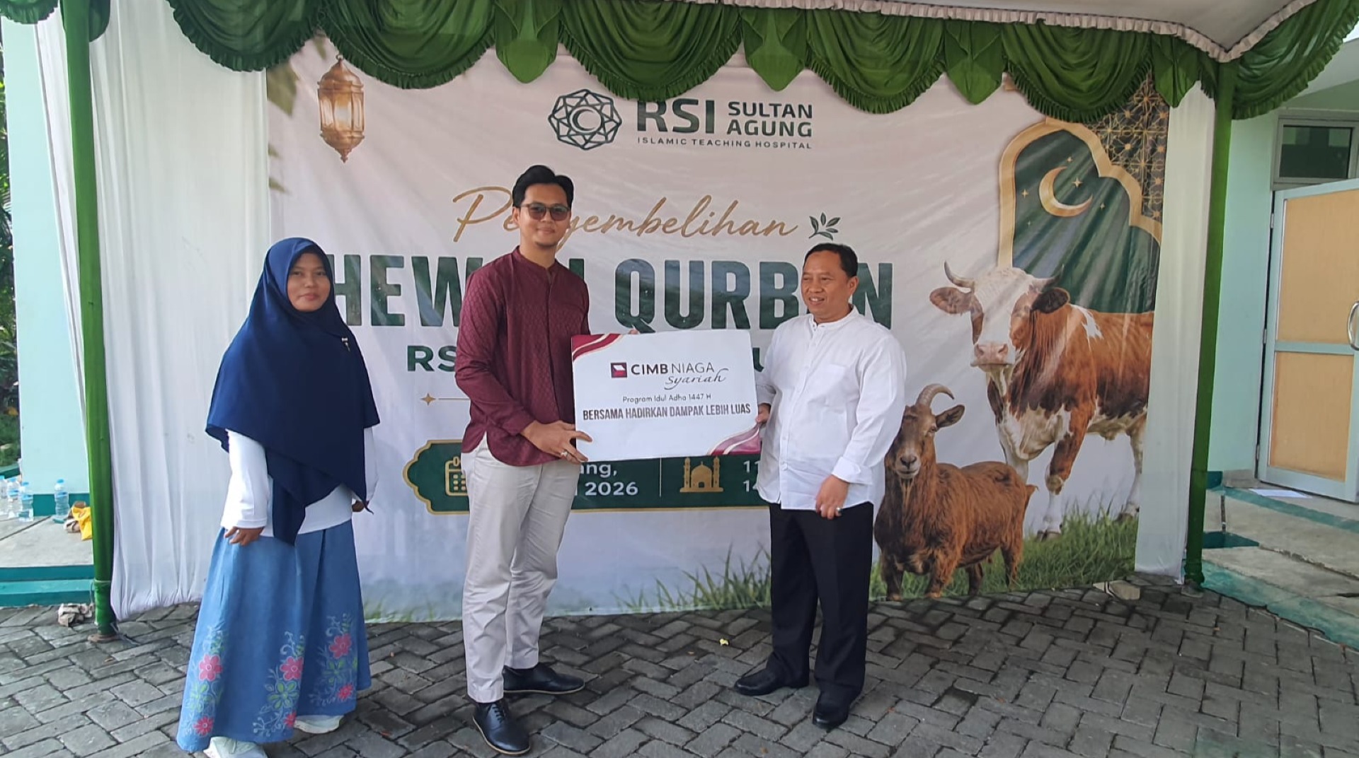 CIMB Niaga Syariah Semarang dan DT Peduli Jateng Salurkan Qurban untuk Masyarakat Sekitar RSI Sultan Agung 