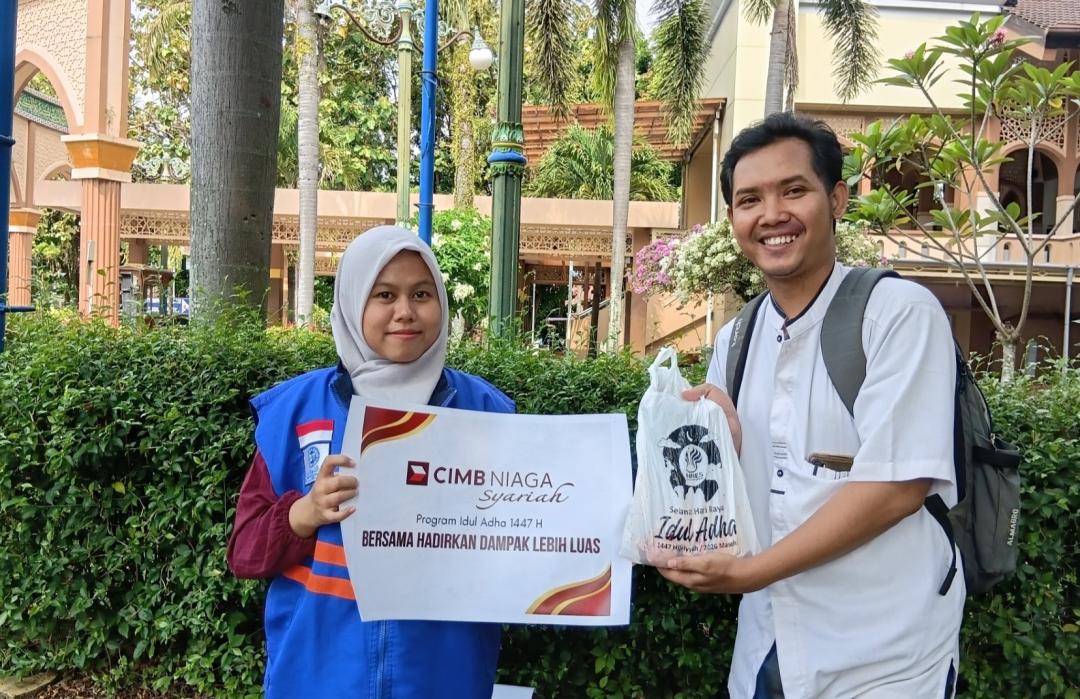 Bahagiakan Mahasiswa Rantau, DT Peduli Jateng dan CIMB Niaga Syariah Salurkan Qurban di Universitas Negeri Semarang (UNNES)