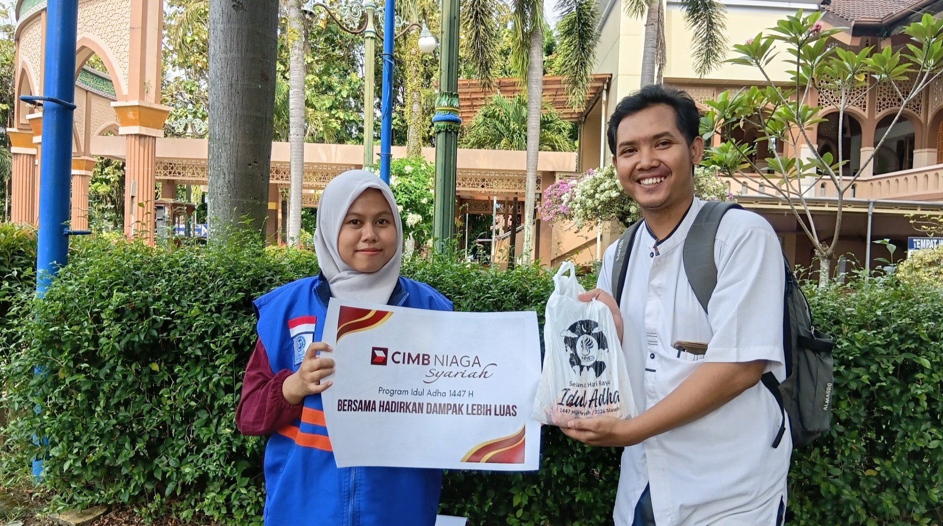 Bahagiakan Mahasiswa Rantau, DT Peduli Jateng dan CIMB Niaga Syariah Salurkan Qurban di Universitas Negeri Semarang (UNNES)
