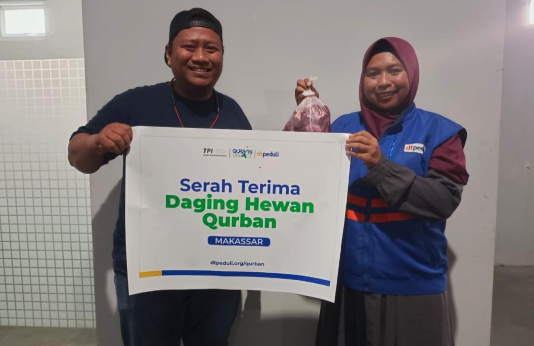 Grab TPI Makassar Sinergi dengan DT Peduli Sulsel Salurkan Daging Qurban Spesial untuk Karyawan