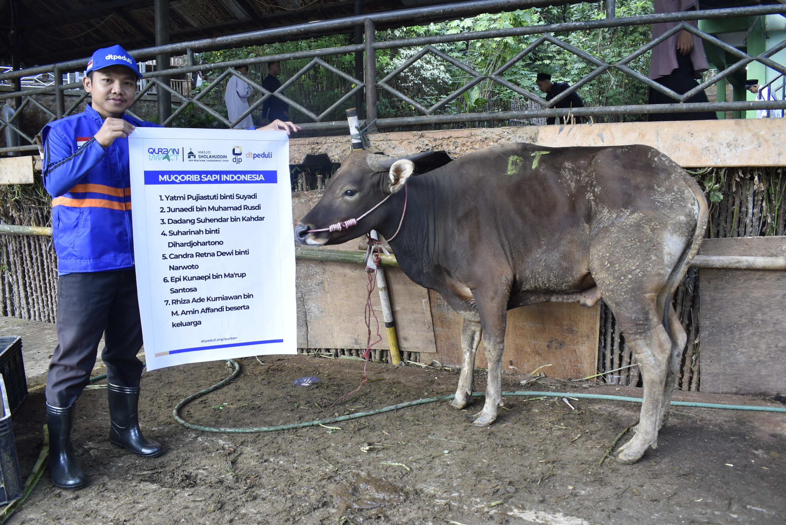 DT Peduli Tangerang Selatan dan Kantor Pajak Tangerang Timur Gelar Qurban Impact di Pesantren Adzkia Islamic School