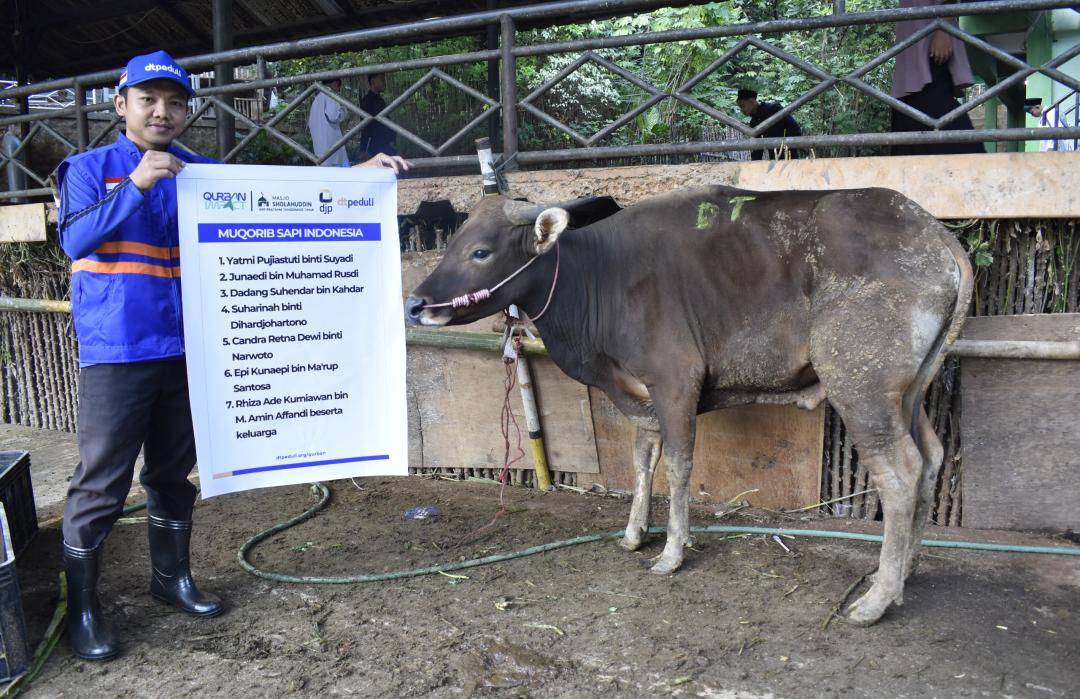 DT Peduli Tangerang Selatan dan Kantor Pajak Tangerang Timur Gelar Qurban Impact di Pesantren Adzkia Islamic School