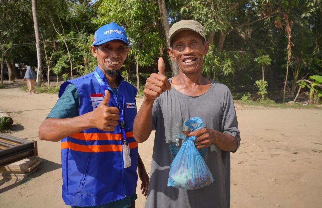 Sedekah Daging Qurban Hadirkan Kebahagiaan di Tengah Luka Banjir 