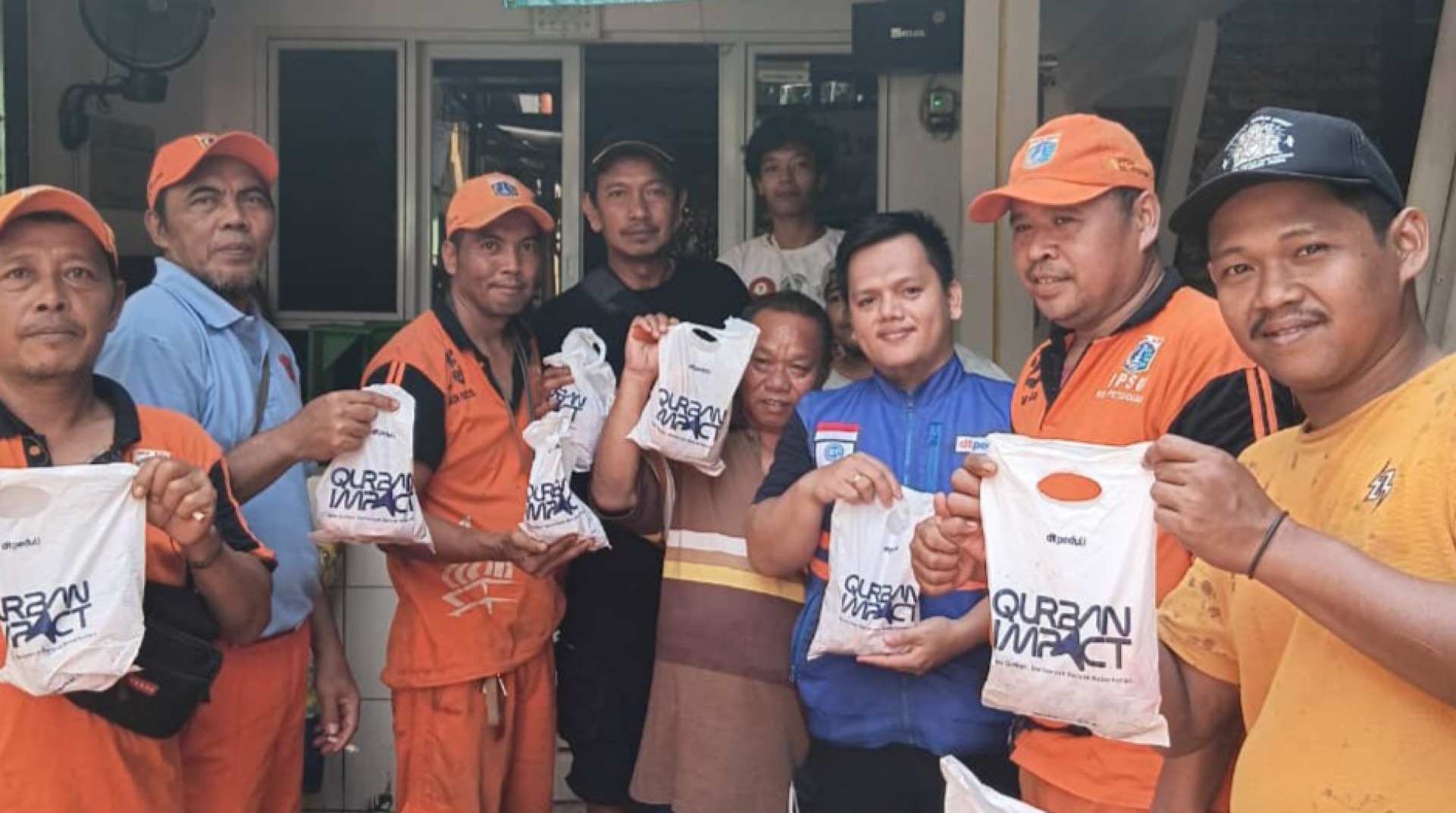 DT Peduli Jakarta Salurkan Qurban di Kelurahan Petogogan, Warga Menyambut dengan Antusias 