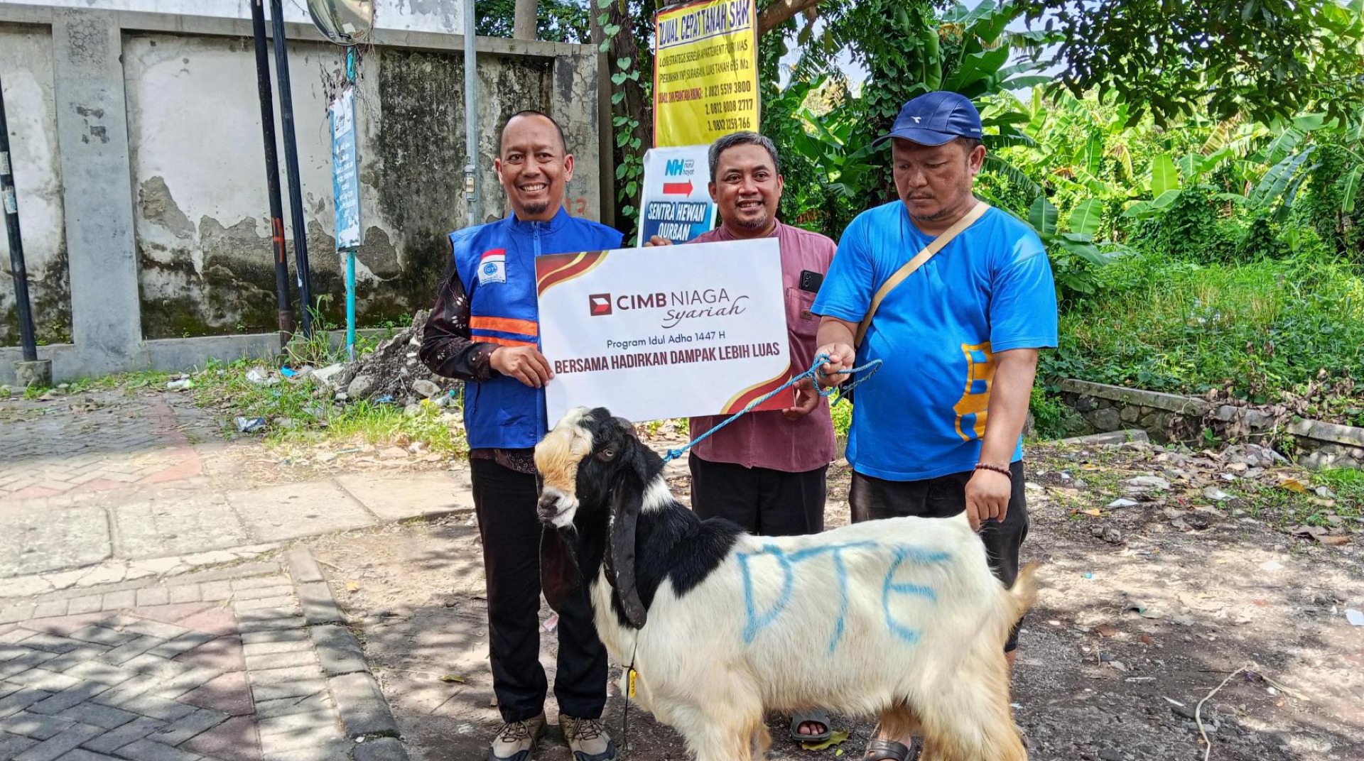 CIMB Niaga Syariah Sinergi dengan DT Peduli Jatim Salurkan Qurban ke Empat Wilayah