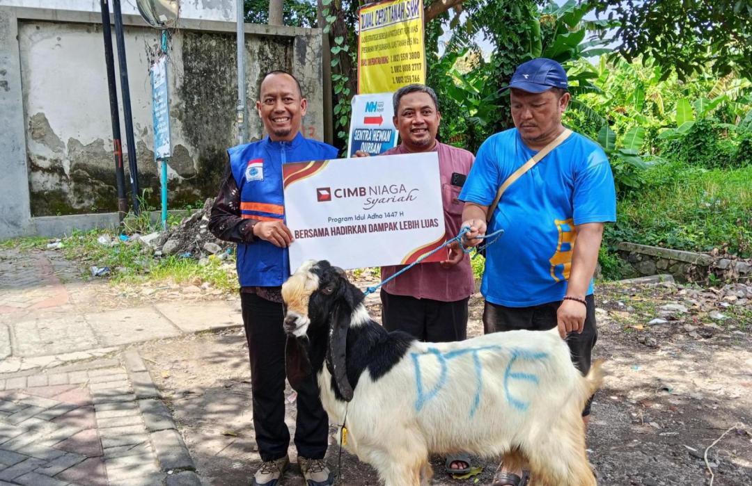 CIMB Niaga Syariah Sinergi dengan DT Peduli Jatim Salurkan Qurban ke Empat Wilayah