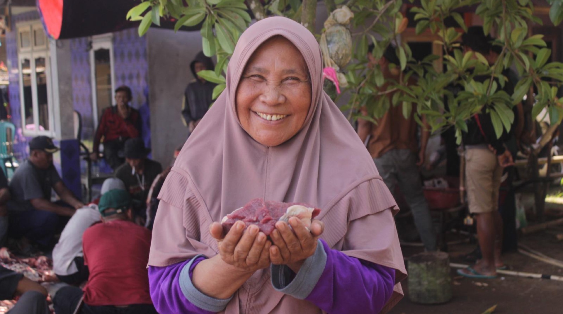 Qurban Impact DT Peduli Cianjur Jangkau Daerah Pelosok, Warga Kampung Ciambon Kembali Rasakan Qurban Sapi Setelah 40 Tahun 